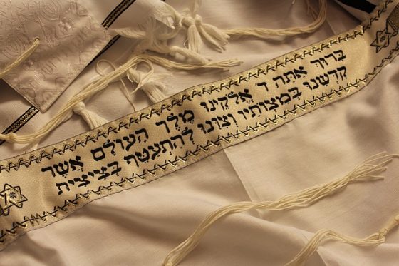 THE ART OF WEARING TZITZIT - Yosef Farhi